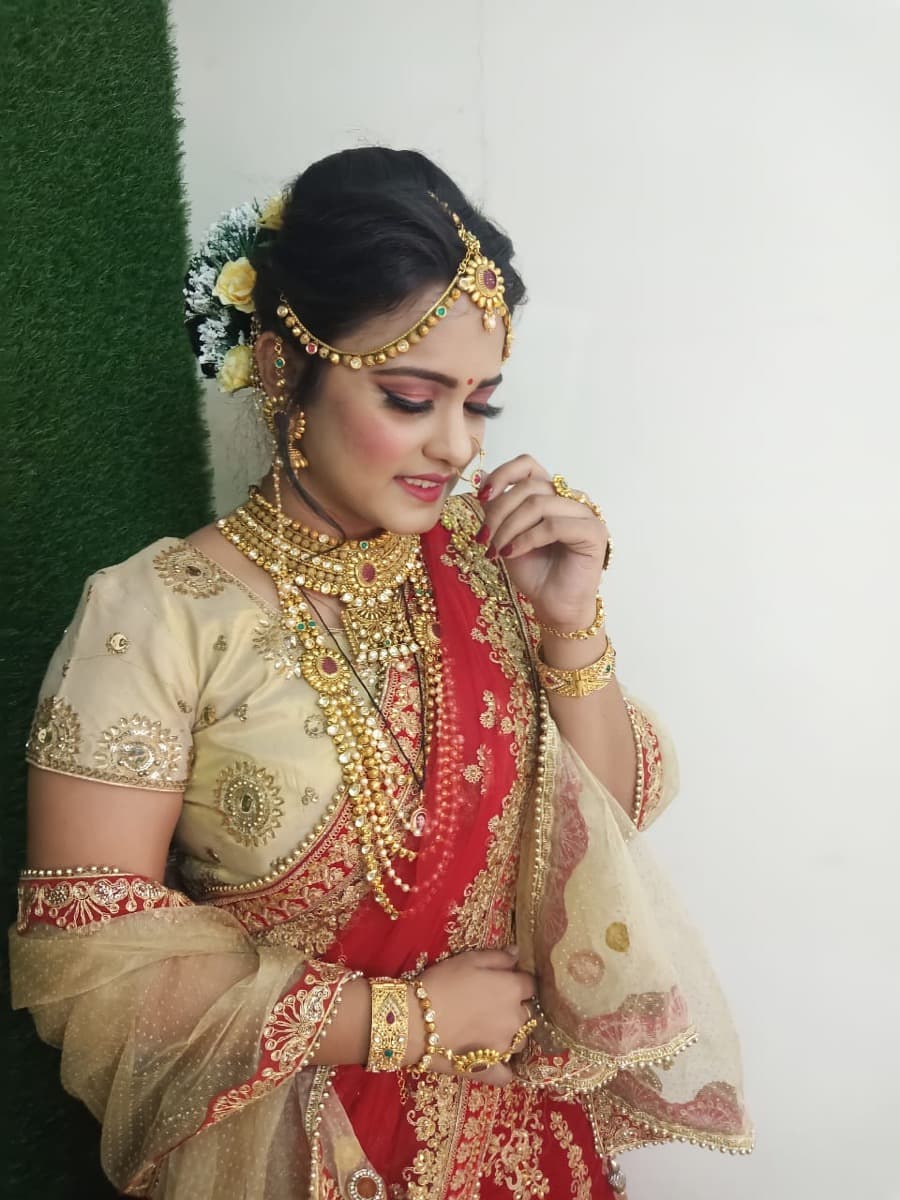 Bridal makeover by Shrungar — flawless skin and jewellery styling Ravet
